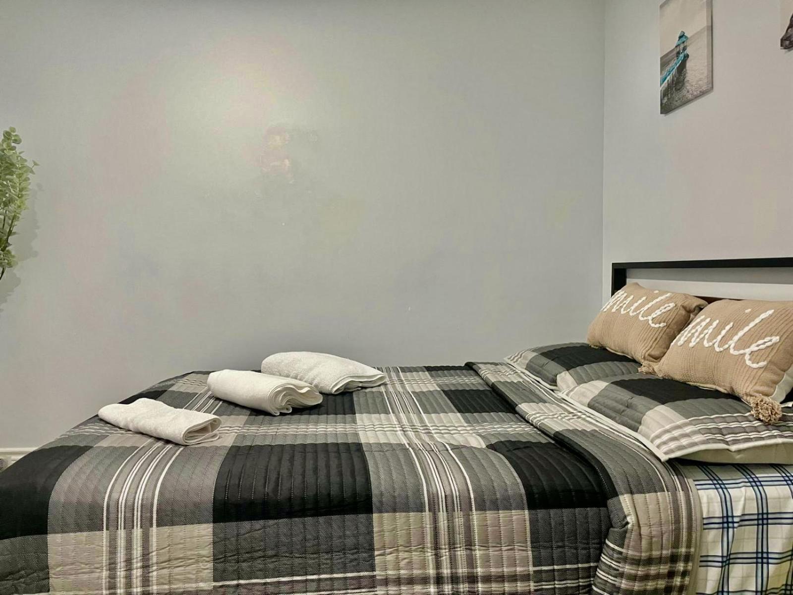 Cozy Room In A Quiet Neighbourhood Toronto Exterior photo