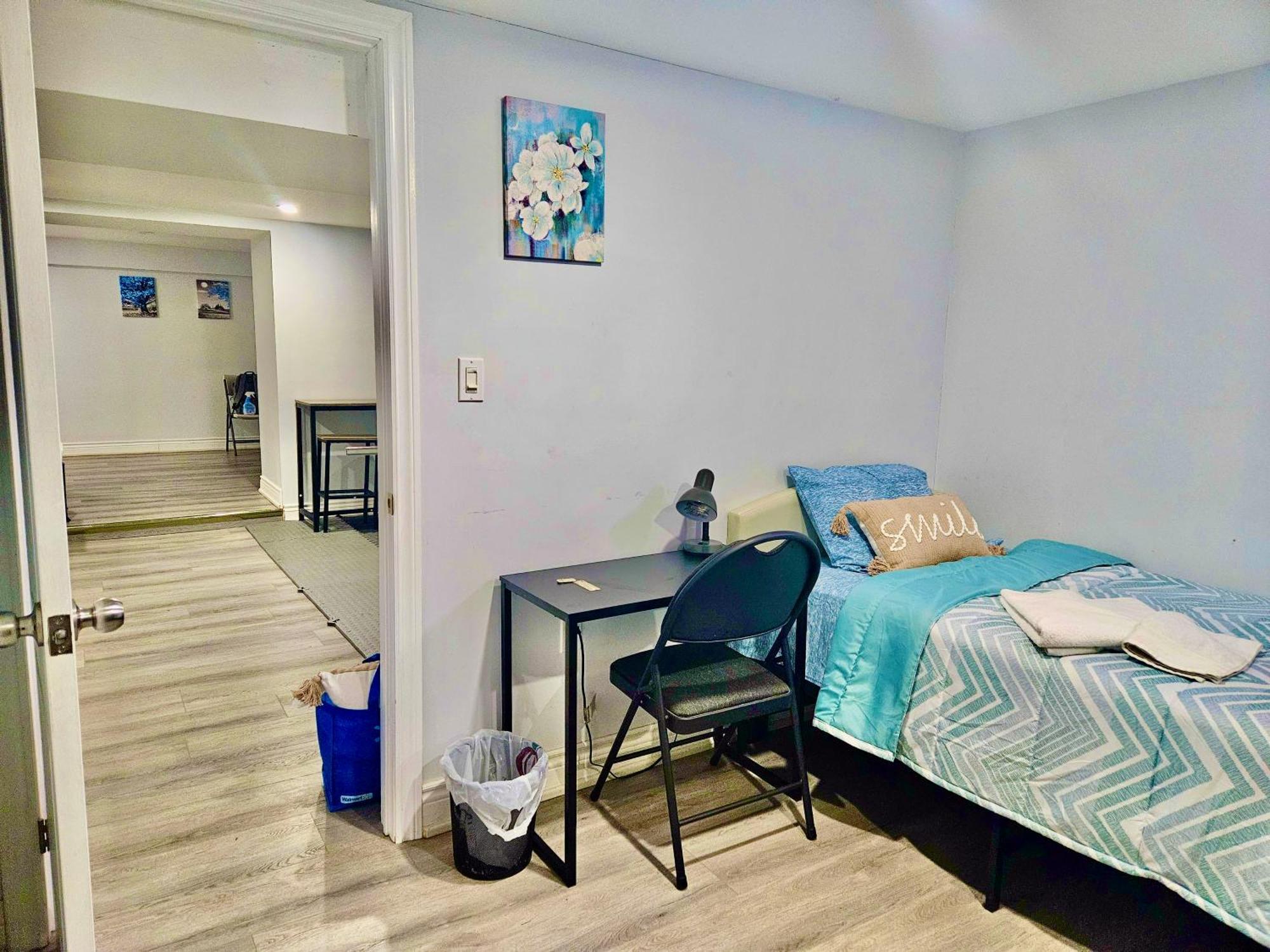Cozy Room In A Quiet Neighbourhood Toronto Exterior photo